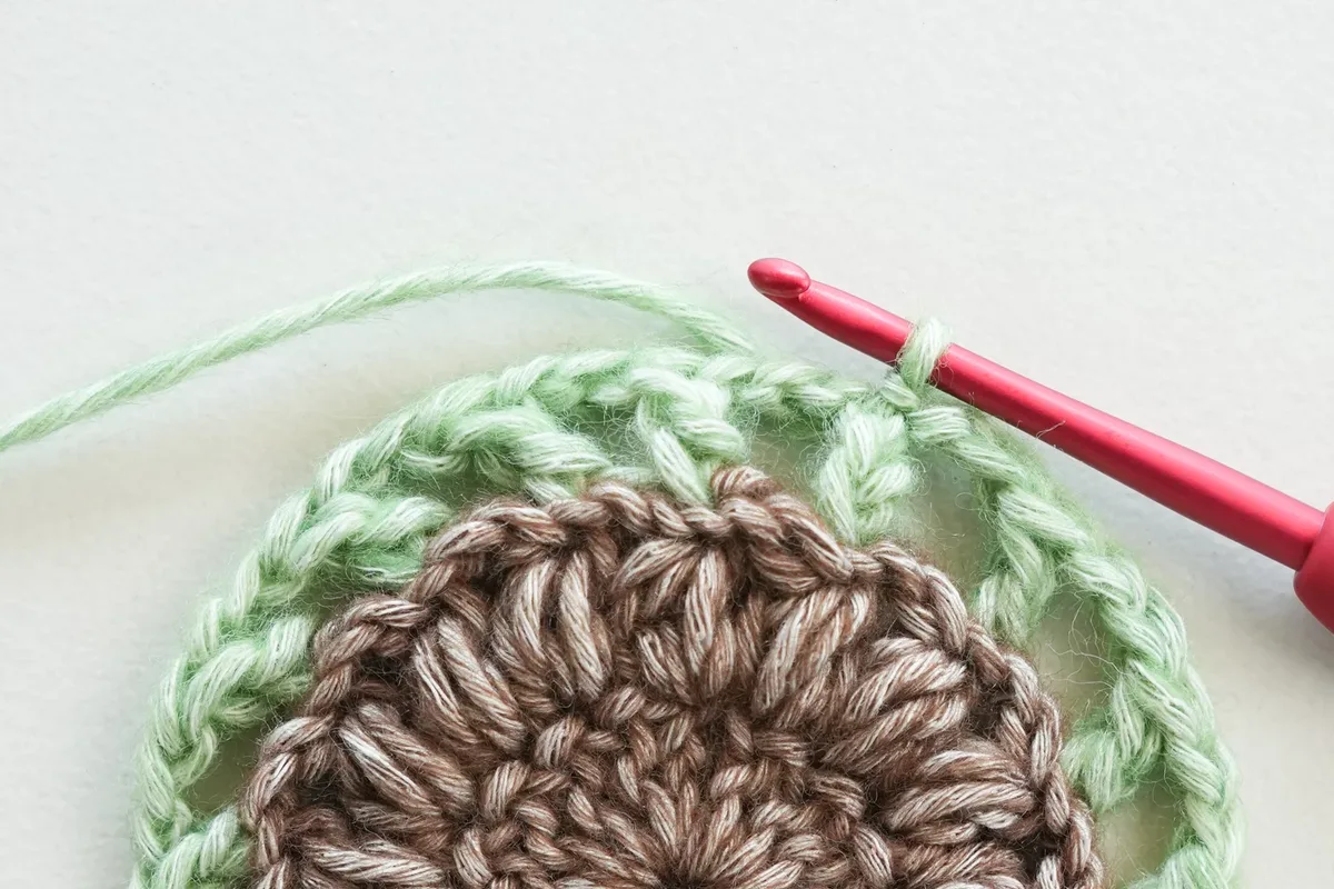 3D sunflower granny square — progress photo 15