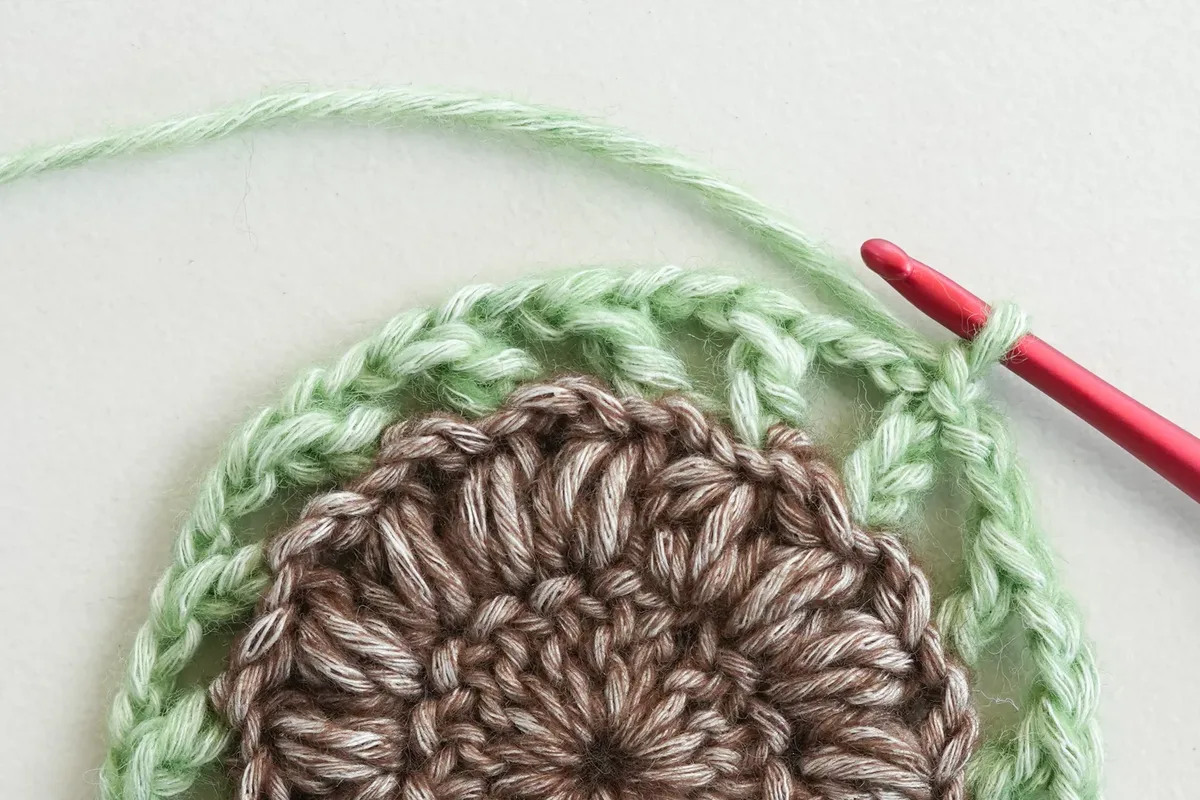 3D sunflower granny square — progress photo 16