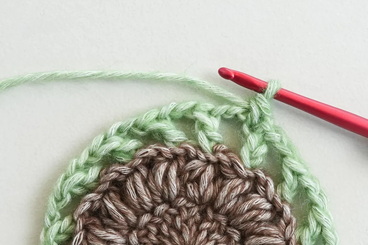 3D sunflower granny square — progress photo 17