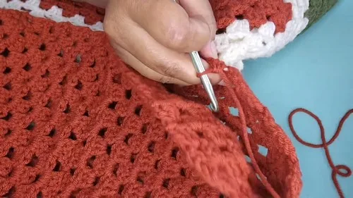 Cozy Granny Square Hooded Sweater Crochet Pattern — photo 3