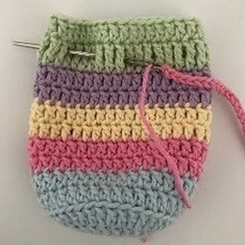 Cute Mini Crochet Bag Pattern in Different Colors — photo 4