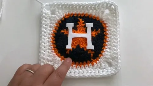 Crochet Baseball Star Square Motif: Orange & Navy Fan Pattern — photo 2