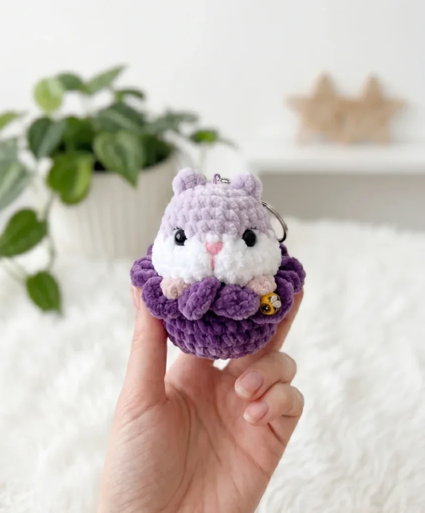 Crochet hamster flower keychain amigurumi pattern