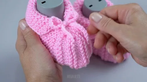 Crochet simple baby slippers for cold weather — photo 3
