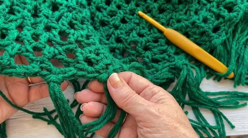 Easy Free Crochet Poncho Pattern for Stylish Layers — photo 4