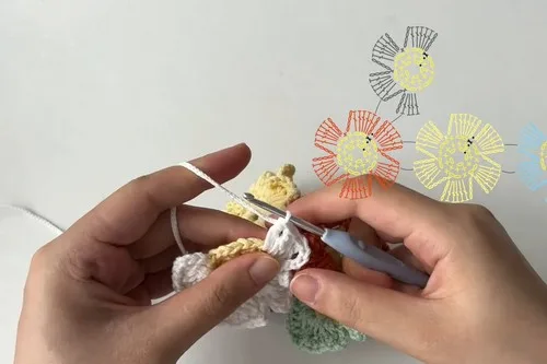 Floral Crochet Bag Pattern With Pretty Petal Rounds — photo 2
