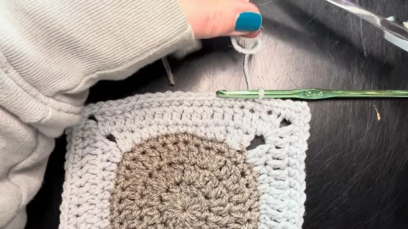 Polka Dot Granny Square Pattern for Beginners — photo 3