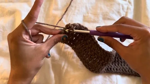 Crochet triangle top with shaping that actually fits — photo 3