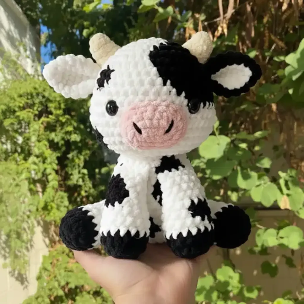 Spotted dairy cow amigurumi crochet pattern