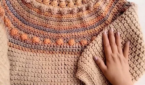 Top-down crochet sweater with a textured yoke and elastic hem — photo 3