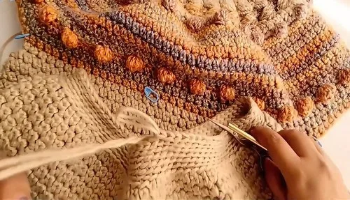 Top-down crochet sweater with a textured yoke and elastic hem — photo 4