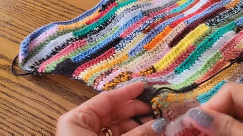 Two-Panel Crochet Shorts Pattern With Color-Block Stripes — photo 2