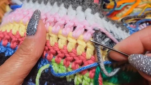 Two-Panel Crochet Shorts Pattern With Color-Block Stripes — photo 3