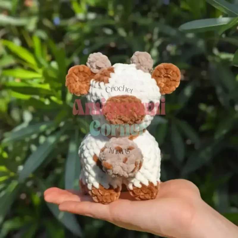 Amigurumi cow pattern with strawberry and mushroom accessories — photo 2