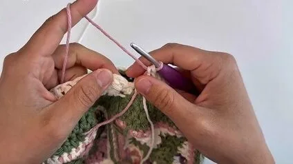Butterfly granny square bucket hat crochet pattern — photo 3