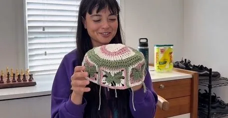 Butterfly granny square bucket hat crochet pattern — photo 2